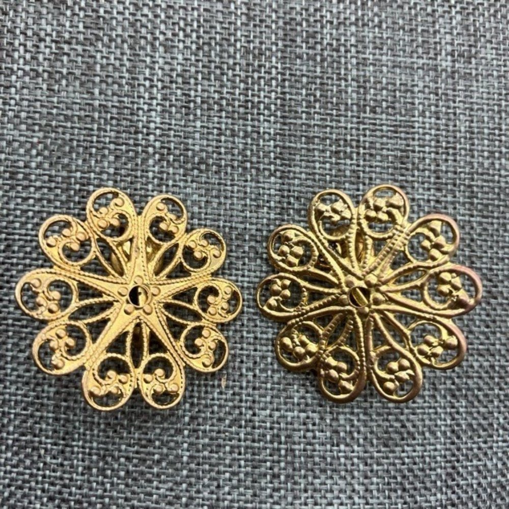 Clip On Earrings Gold Filagree Cutaway Heart Flower Lace Retro Vintage Granny